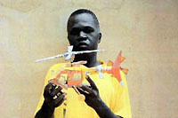 Exposition Robert Compaor�: Le jouet africain de la r�cup � la dignit� - L�Estr�e, Ropraz, janvier 2014  (Cliquer ICI)