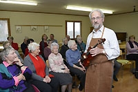 Eclairage sur l��me d�un violon: Eric Wittwer, luthier. Chapelle-sur-Moudon, janvier 2015 (cliquer ICI)