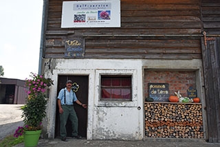 Leur r�ve : vivre dans un �crin qui leur ressemble. Barbara et Michel Besson, Chapelle-sur-Moudon, octobre 2019. Reportage de Dany Schaer, journaliste photographe