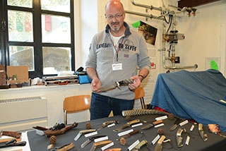 Les couteliers aff�tent les lames - Mus�e du fer, Vallorbe, avril 2019 - Reportage de Dany Schaer, journaliste photographe