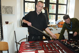 Les couteliers aff�tent les lames - Mus�e du fer, Vallorbe, avril 2019 - Reportage de Dany Schaer, journaliste photographe
