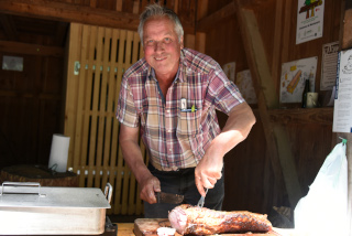 Des chasseurs arpentent les sentiers du Bois des Brigands - Assembl�e g�n�rale de l�Association du Bois des Brigands, 27 juin 2020, Thierrens - Reportage de Dany Schaer, journaliste photographe